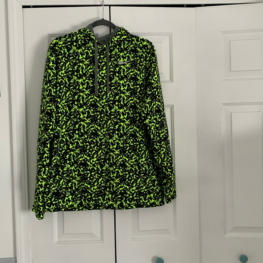 Nike Therma-Fit pullover size XL.